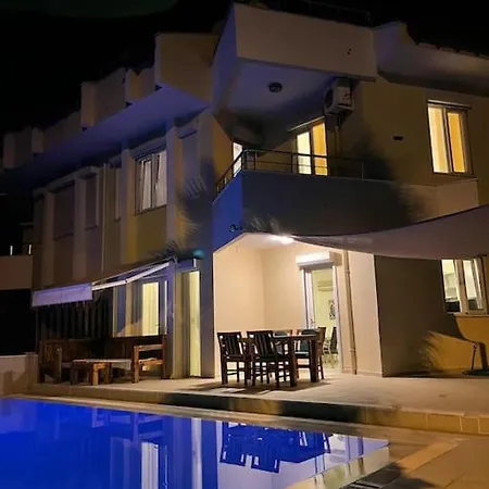 Excellent 3 Storey With A Swimming Pool