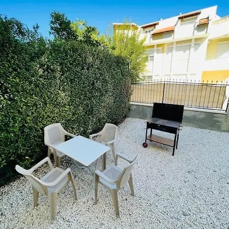 Excellent 3 Storey With A Swimming Pool Villa *