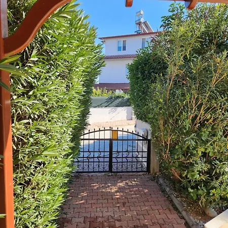 Excellent 3 Storey With A Swimming Pool