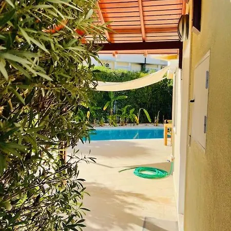 Villa Excellent 3 Storey With A Swimming Pool
