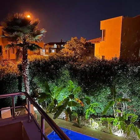 Villa Excellent 3 Storey With A Swimming Pool