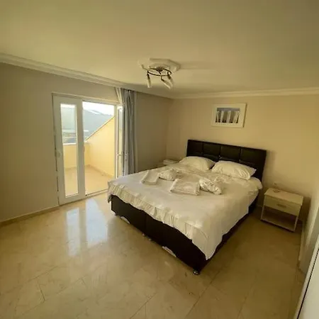 Villa Excellent 3 Storey With A Swimming Pool *