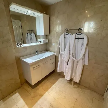 Excellent 3 Storey With A Swimming Pool