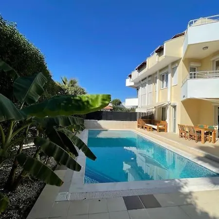 Villa Excellent 3 Storey With A Swimming Pool