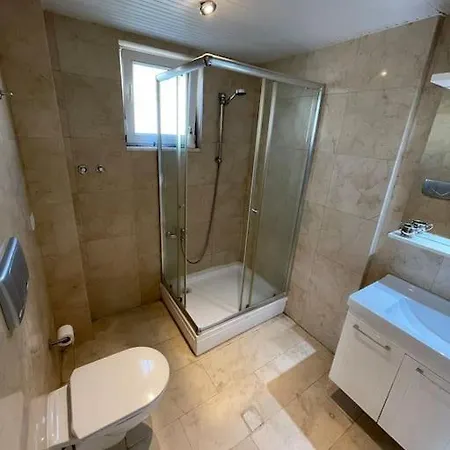 Villa Excellent 3 Storey With A Swimming Pool *