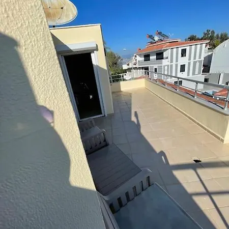 Villa Excellent 3 Storey With A Swimming Pool