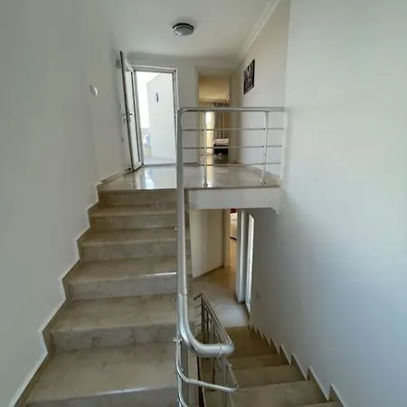 Villa Excellent 3 Storey With A Swimming Pool *